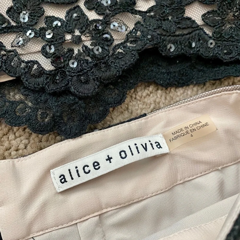 Alice + Olivia Black Lace Overlay Cream Crop Top and Shorts Set - Picture 4 of 11